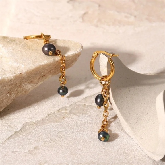 18K Gold Plated Black Pearl Tassel Earrings - Picture 3 of 8